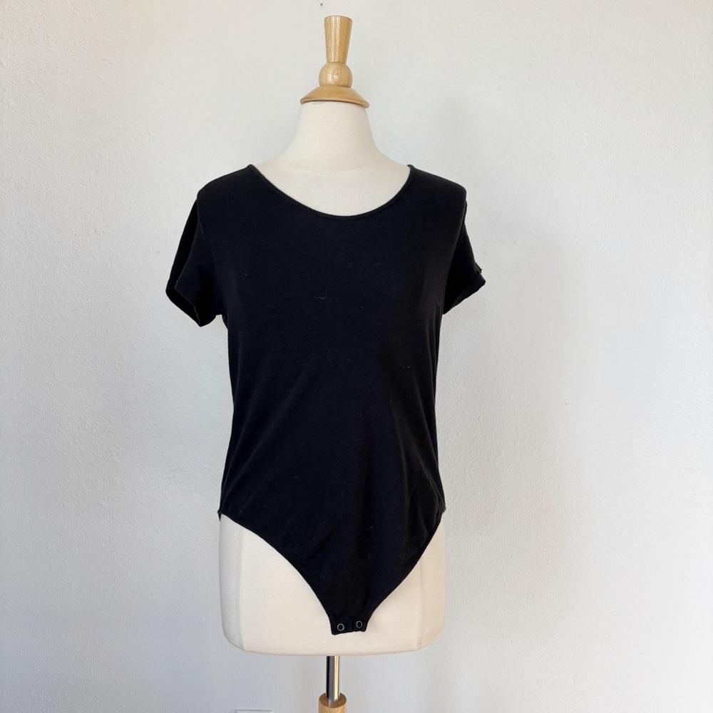 Maurices Solid Black Short Sleeve Bodysuit